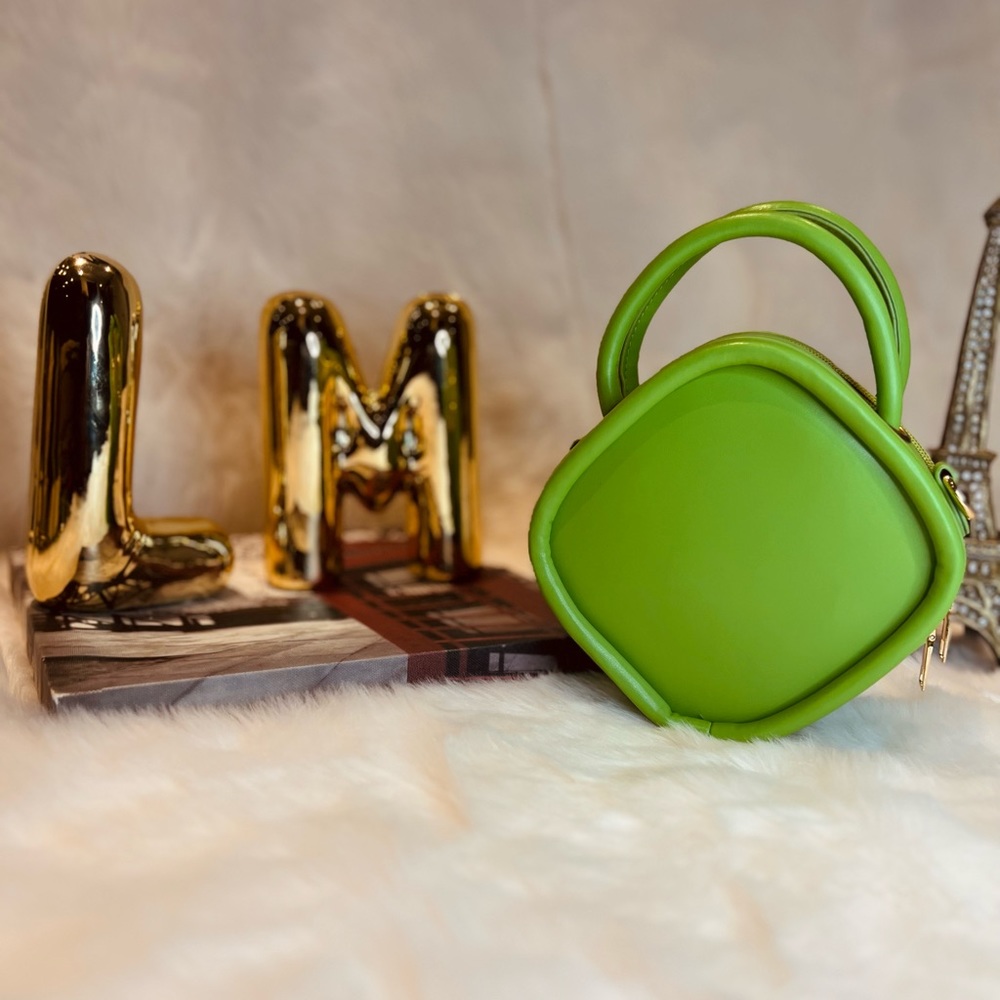 SEXY SALLY HANDBAG👛🛍️